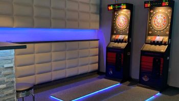 Dartautomaten neben der Lounge